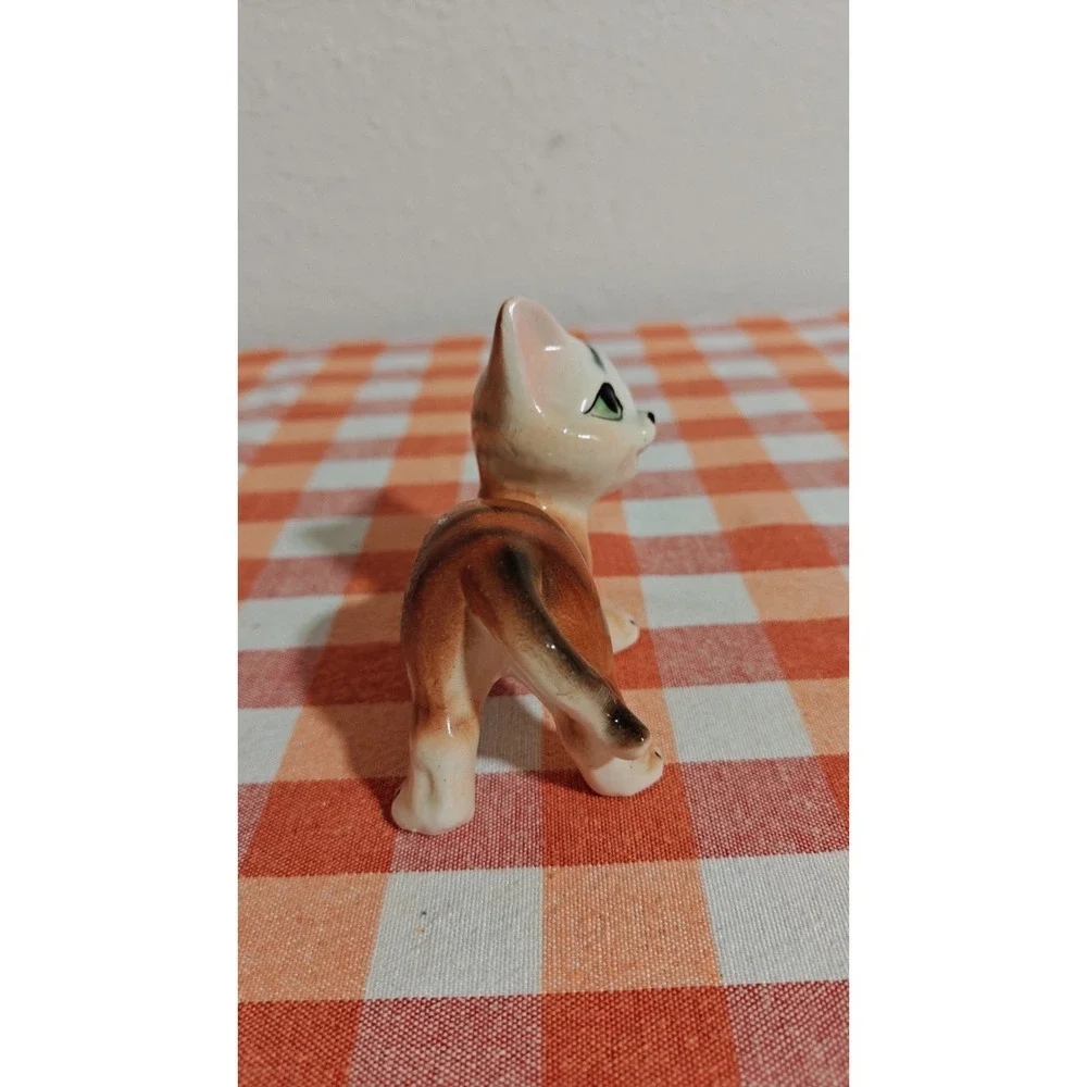VINTAGE BIG EYED KITTEN CAT PORCELAIN CERAMIC FIGURINE
